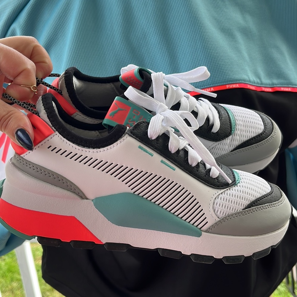 Puma women size 6 NEW